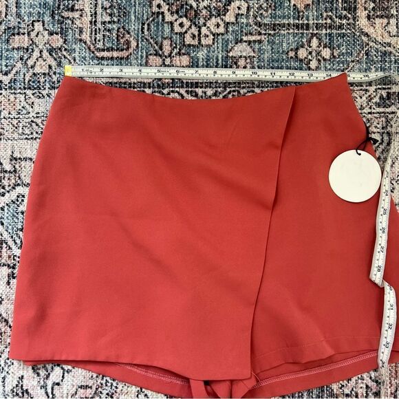 NWT Milk & Honey Rust Overlap Shorts Size Large - Picture 6 of 10